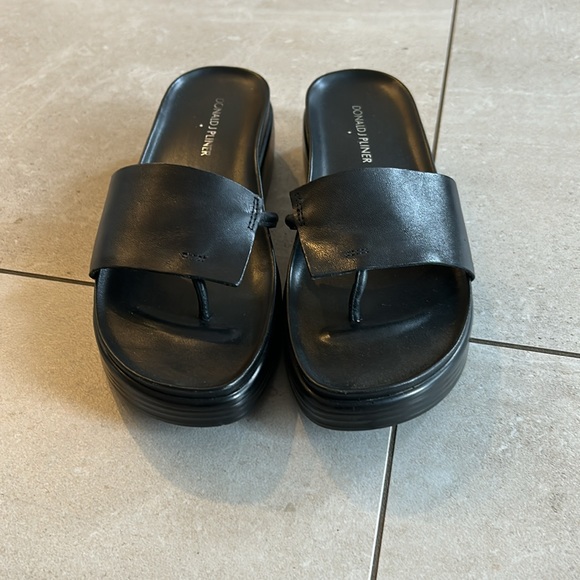 Black sandals - Picture 2 of 4